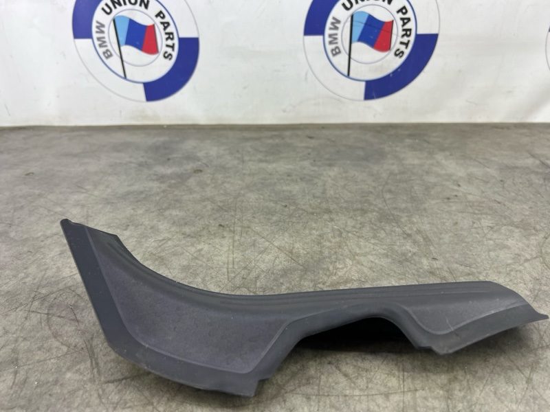 Водосток крышки багажника правый BMW 5 G60