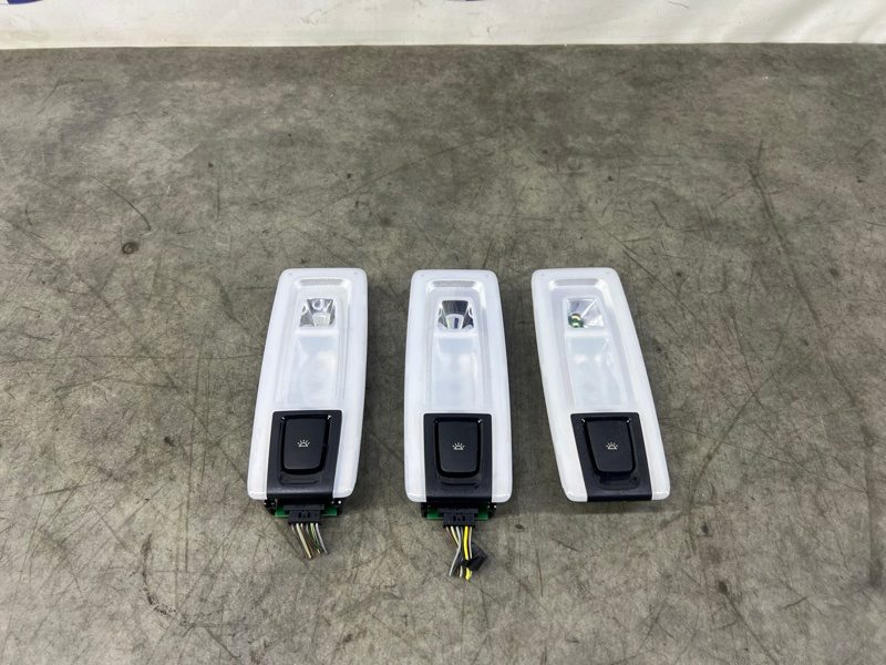 Плафон подсветки салона BMW X5 F15