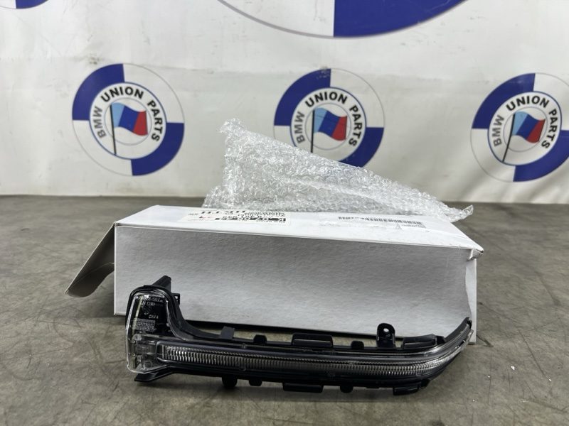 Повторитель поворота левый BMW 7 G70 G71