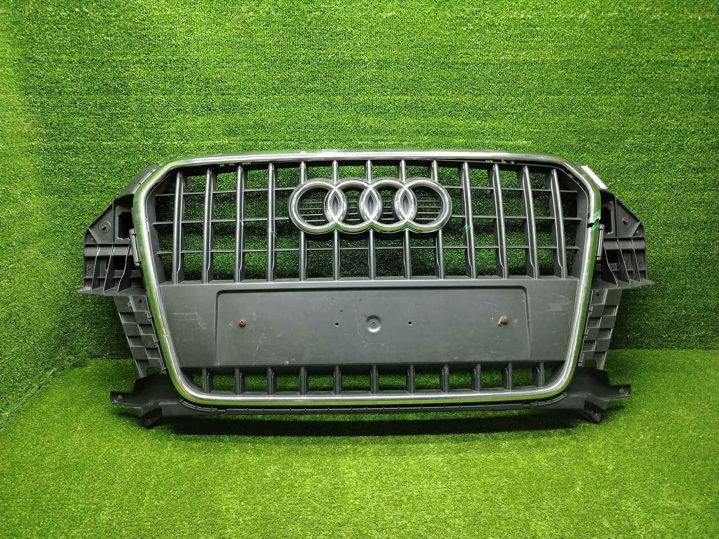 Решетка радиатора Audi Q3 1 8U (2011-2014)