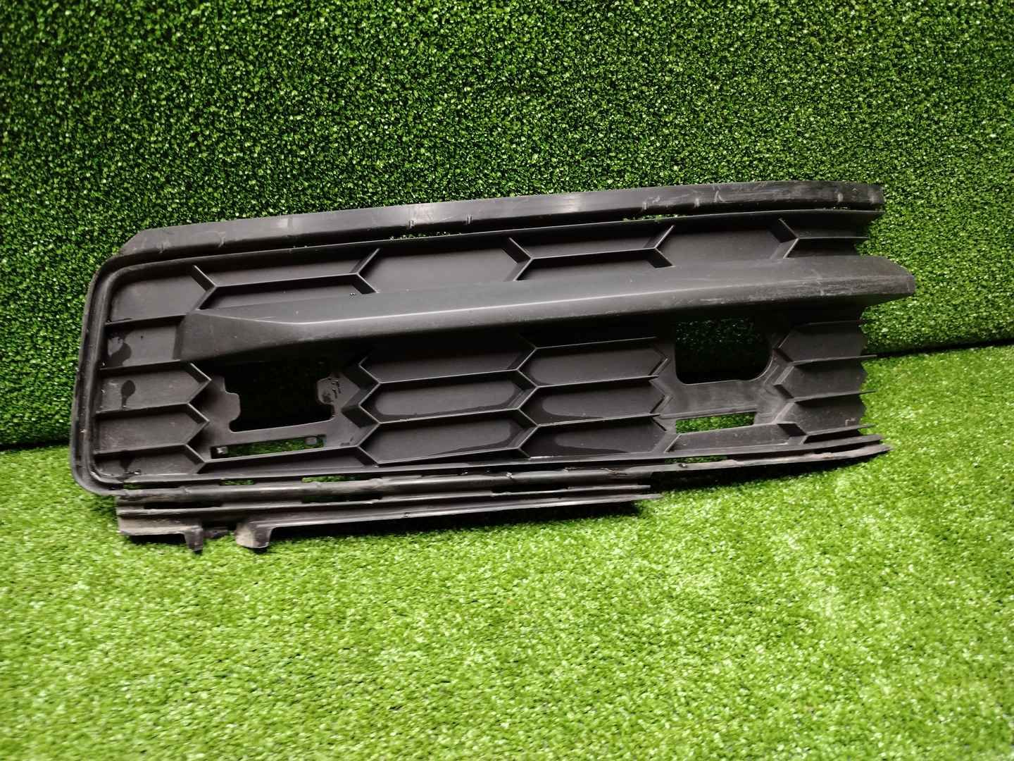 Решетка бампера правая Skoda Kodiaq (2016-2022)