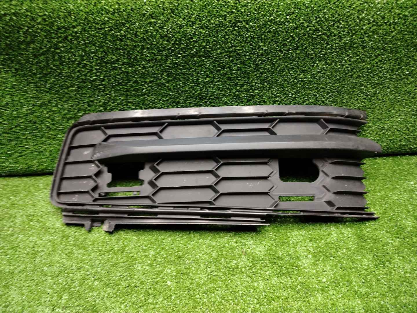 Решетка бампера правая Skoda Kodiaq (2016-2022)