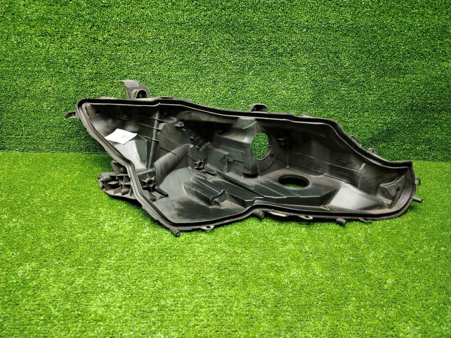 Корпус фары правый Toyota Camry xv70 (2017-2024)