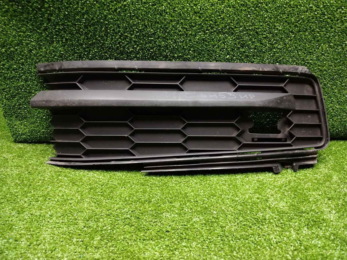 Решетка бампера левая Skoda Kodiaq (2016-2022)