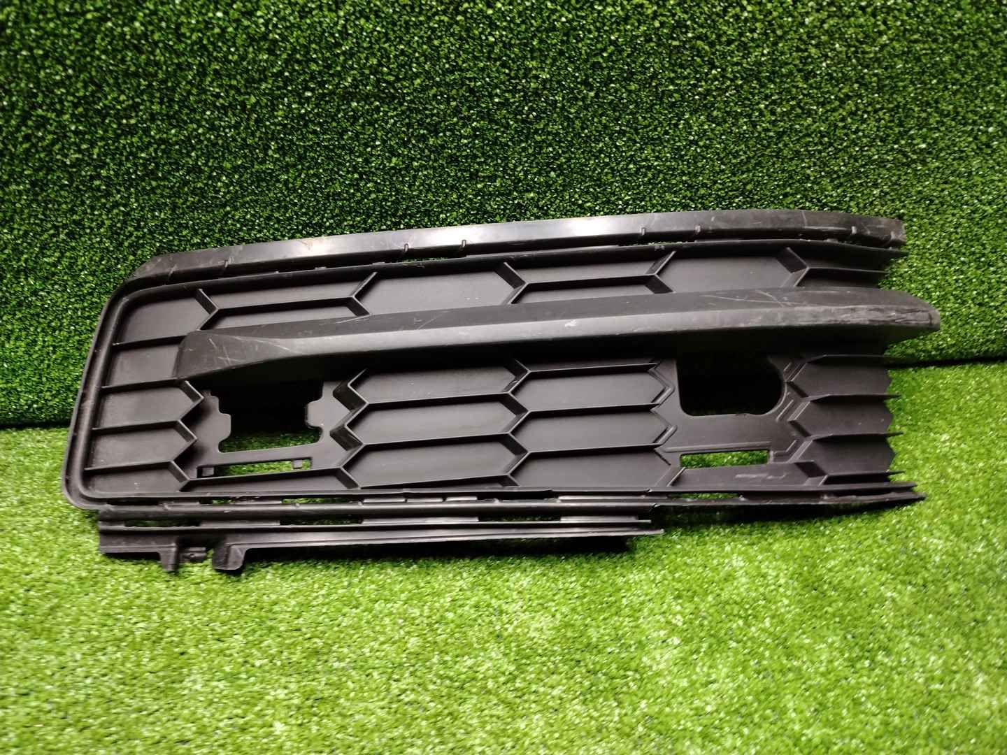 Решетка бампера правая Skoda Kodiaq (2016-2022)