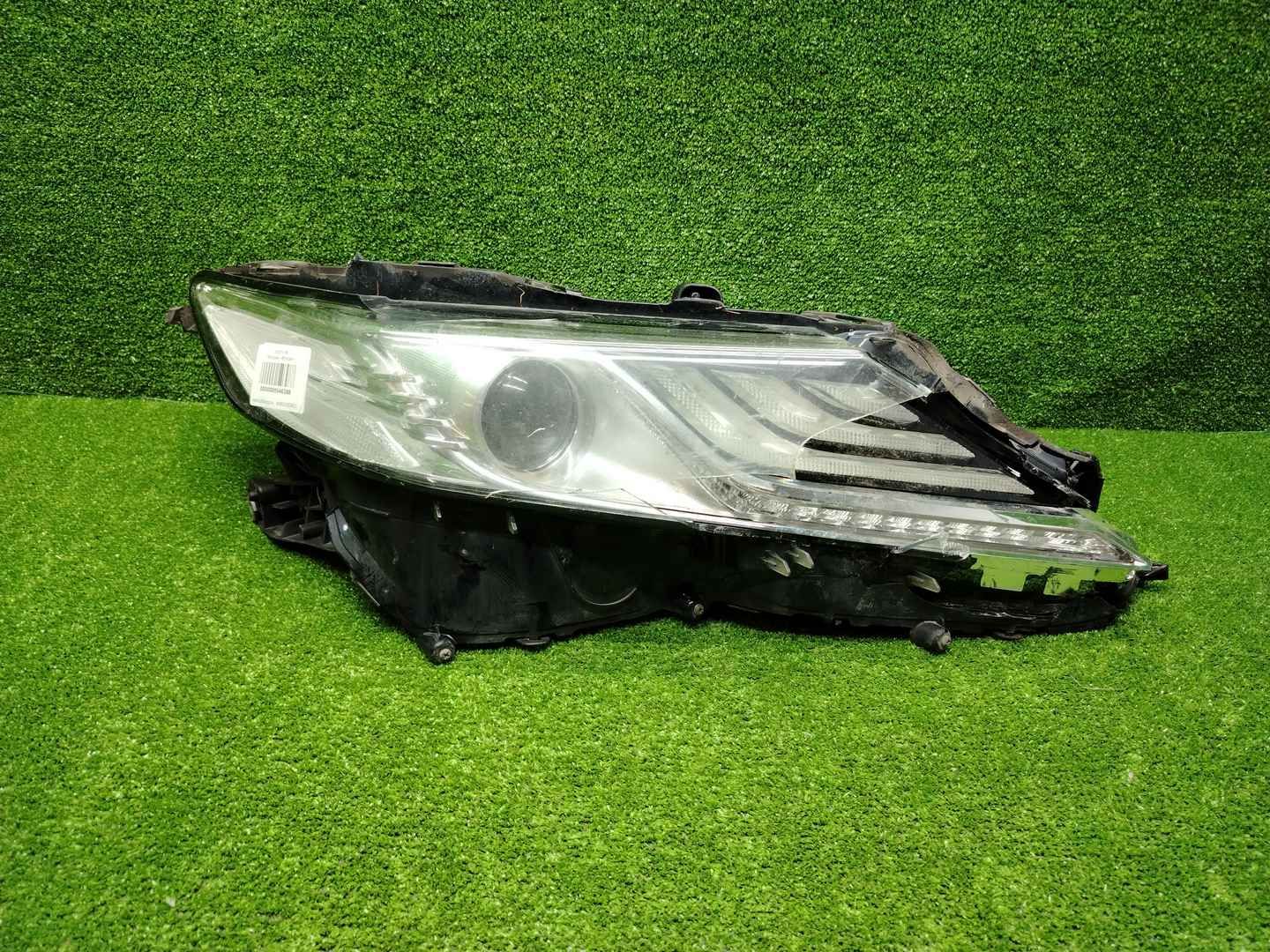 Битая Фара правая Toyota Camry xv70 (20-24) LED