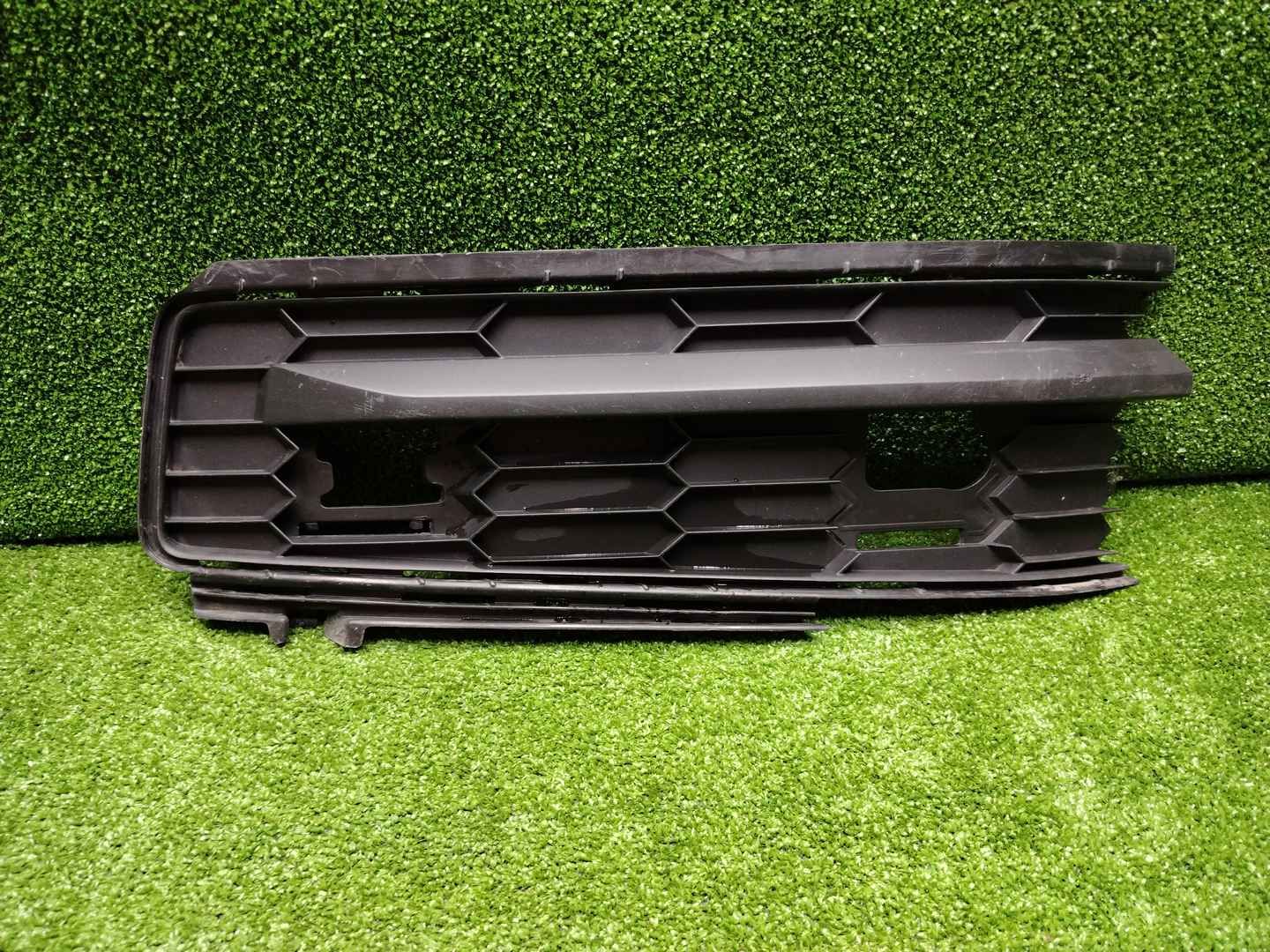 Решетка бампера правая Skoda Kodiaq (2016-2022)