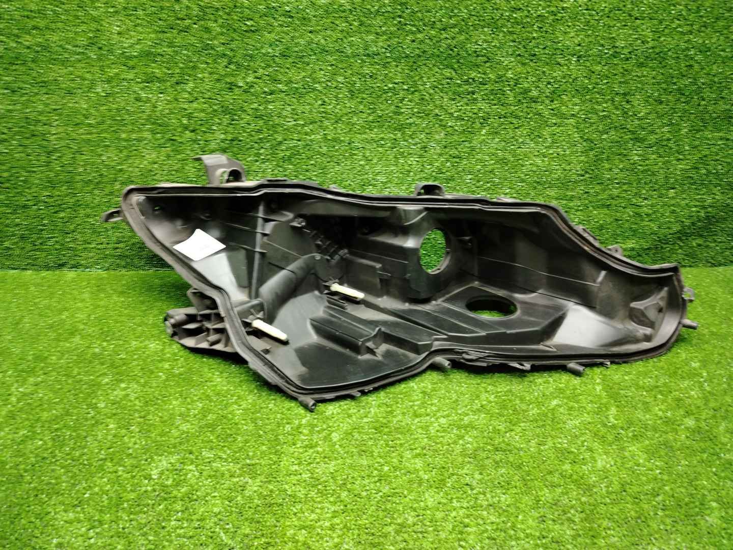 Корпус фары правый Toyota Camry xv70 (2017-2024)