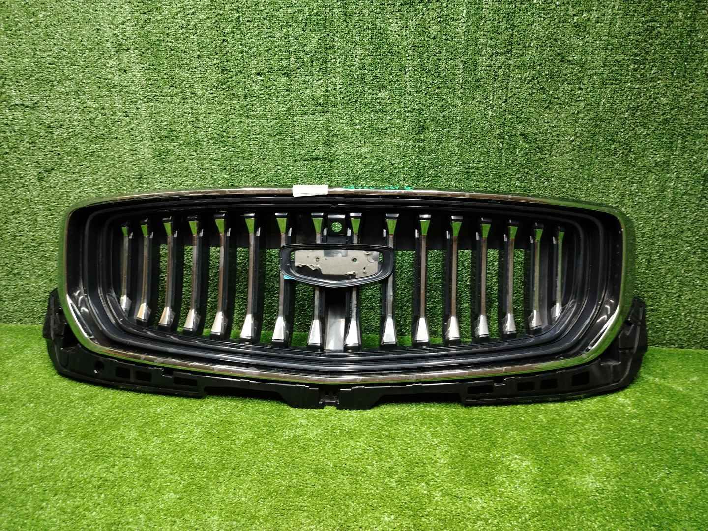 Решетка радиатора Geely Monjaro (2021-н.в.)