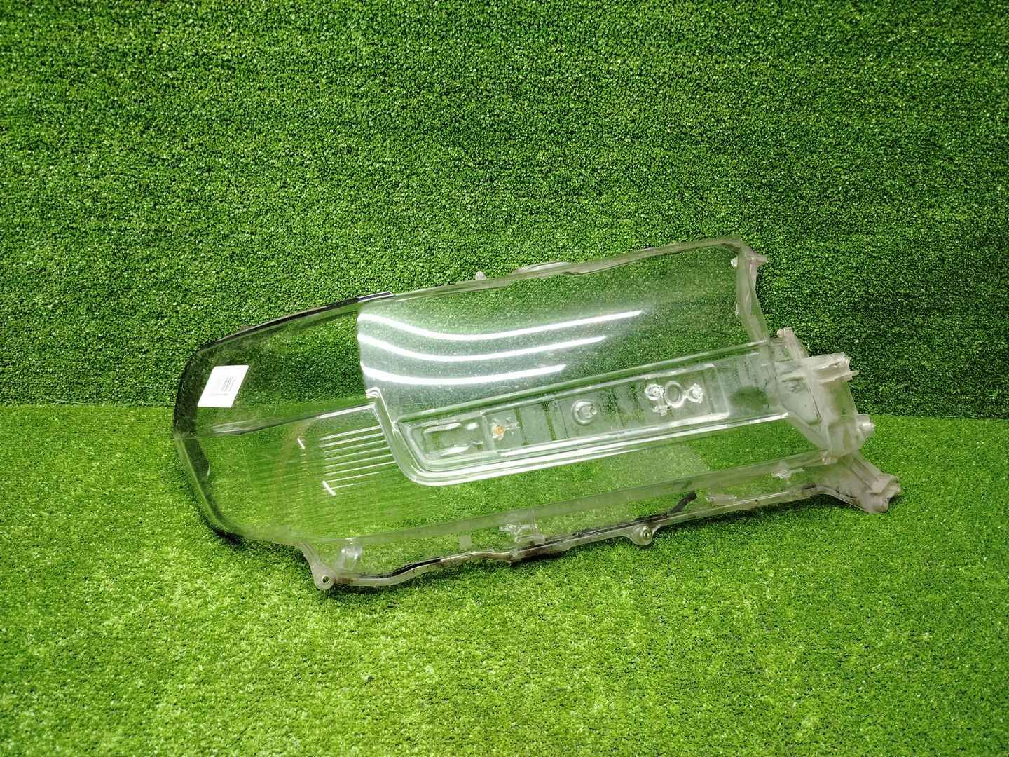 Стекло фары правое Toyota Land Cruiser 200 (15-21)