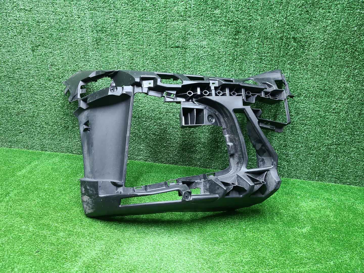 Кронштейн бампера правый BMW 4er G26 20-24 M-paket