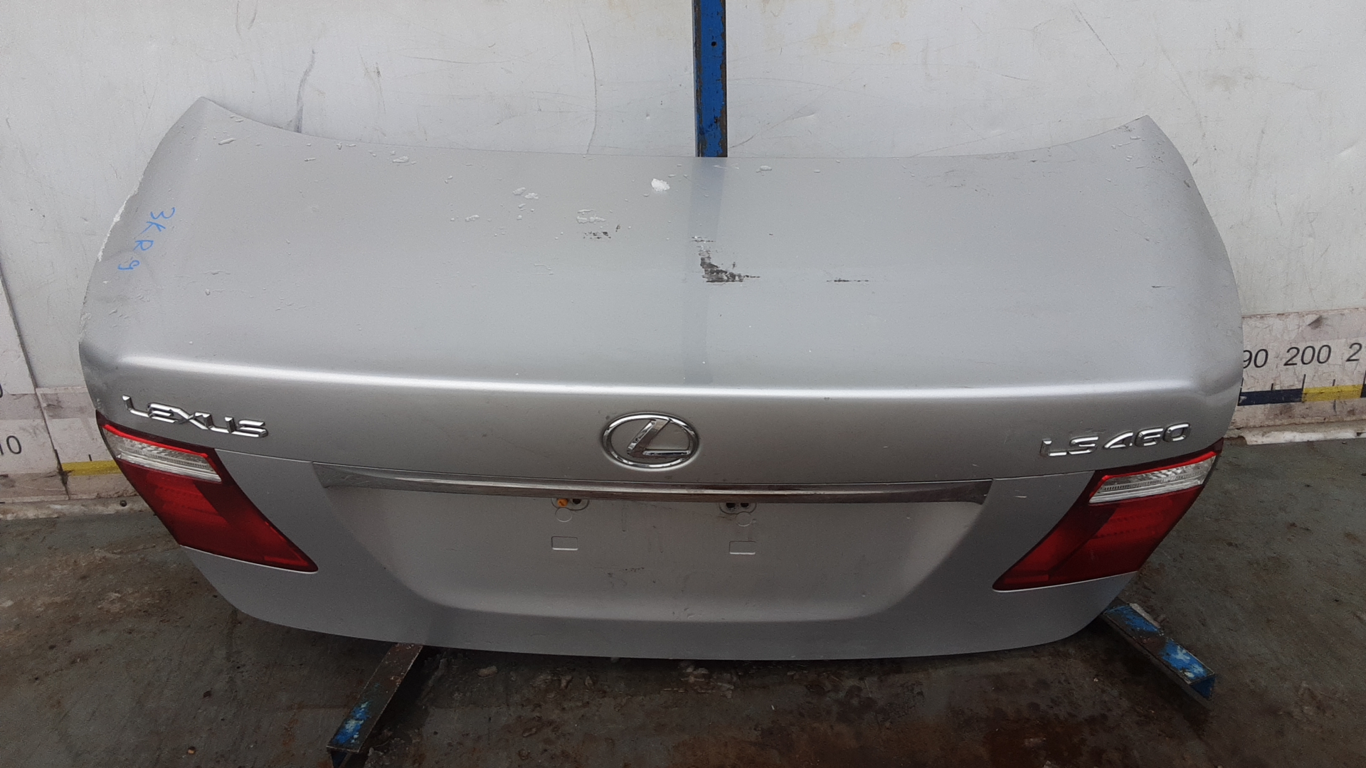 Крышка багажника Lexus LS 4