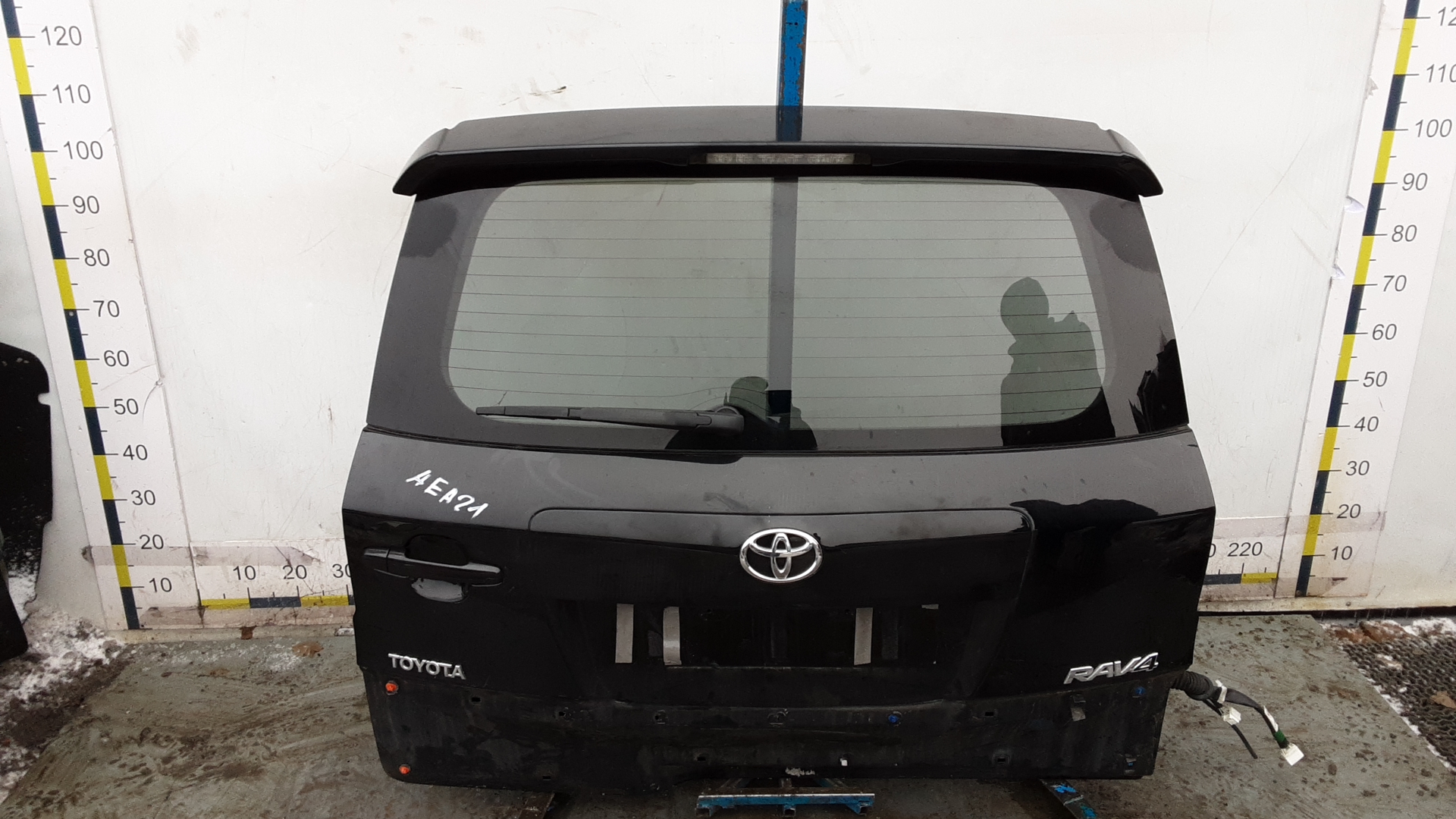 Дверь 3-5 Toyota RAV4 XA30
