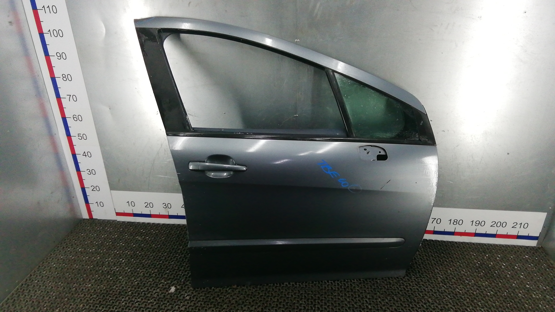 Дверь передняя правая Peugeot 308 1