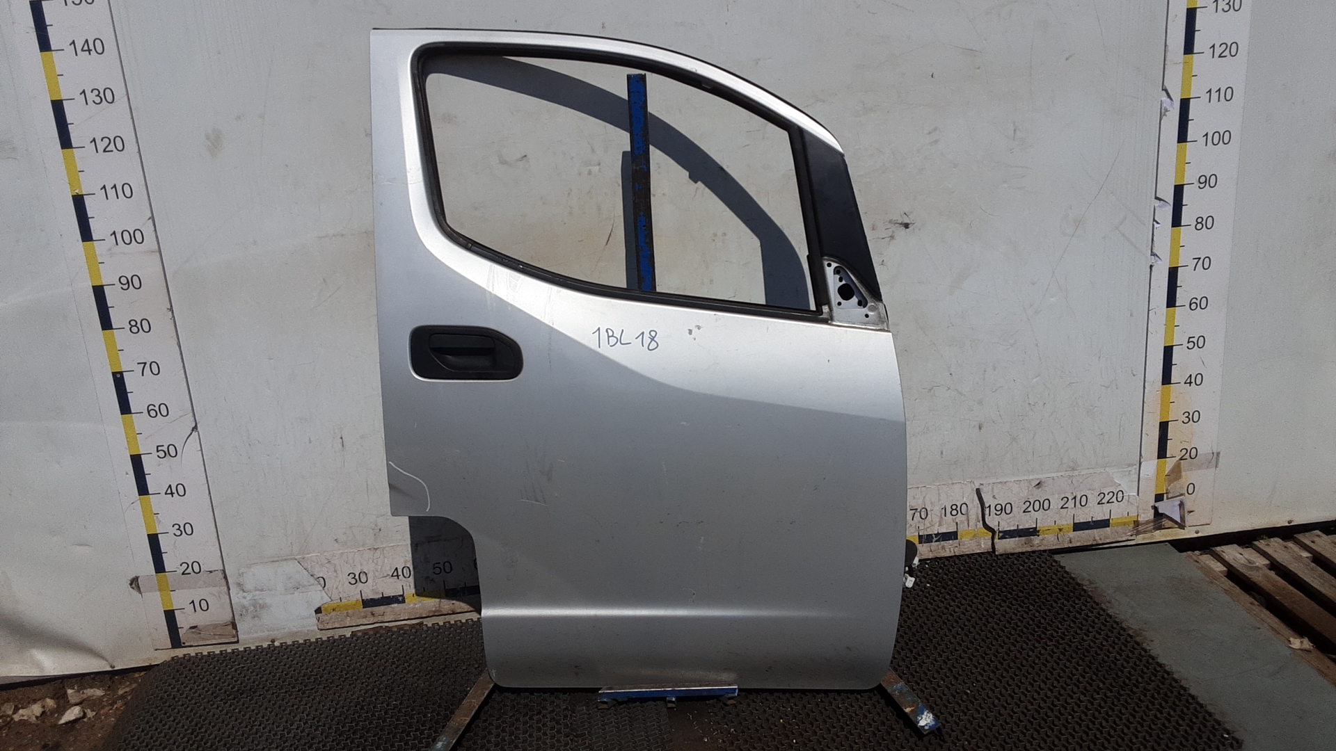Дверь передняя правая Nissan NV200