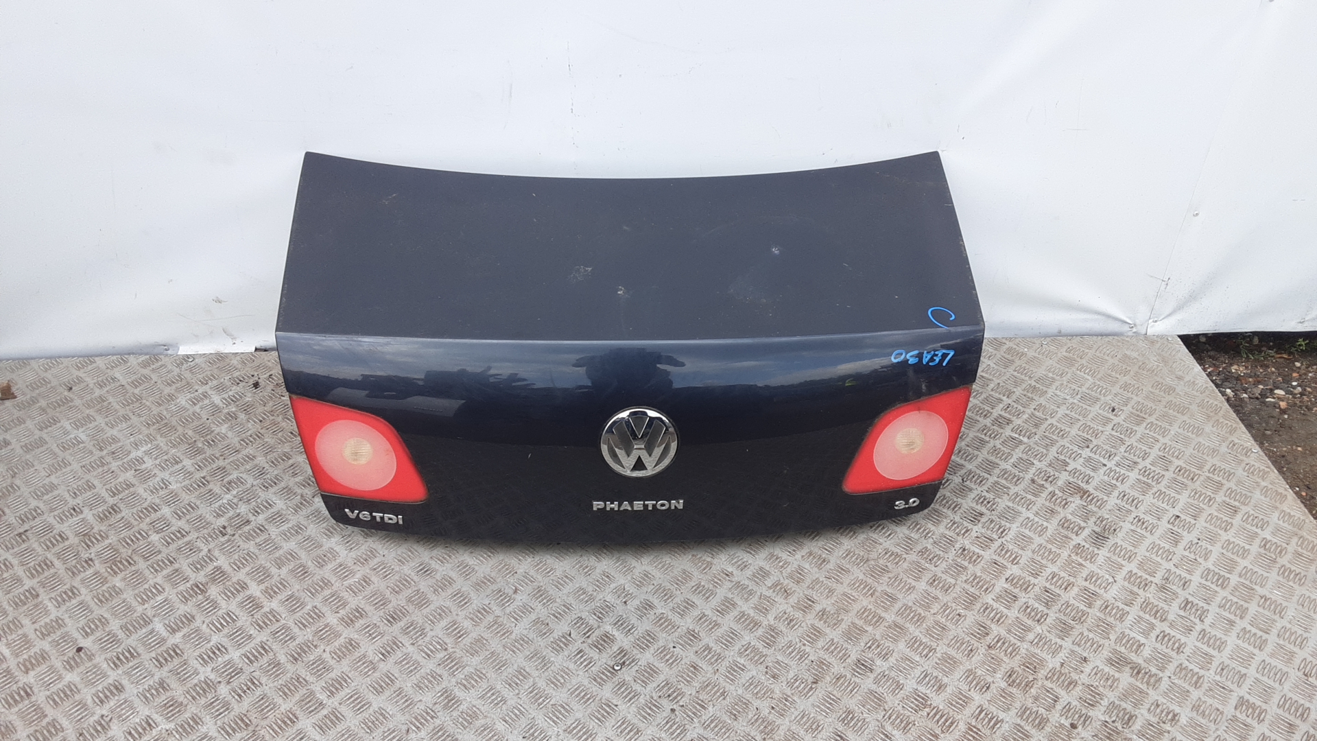 Крышка багажника Volkswagen Phaeton 1