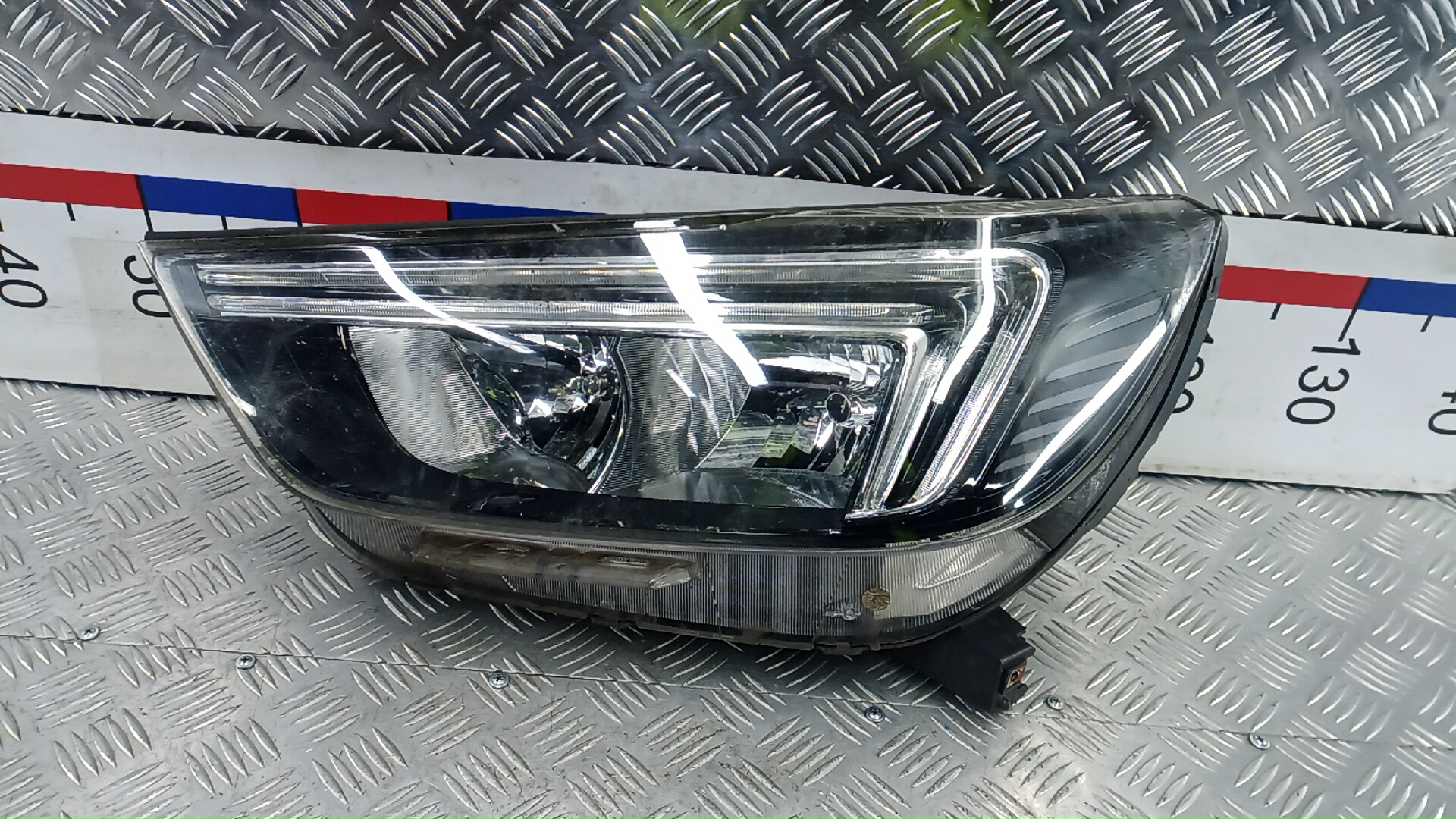 Фара левая Opel Mokka 1