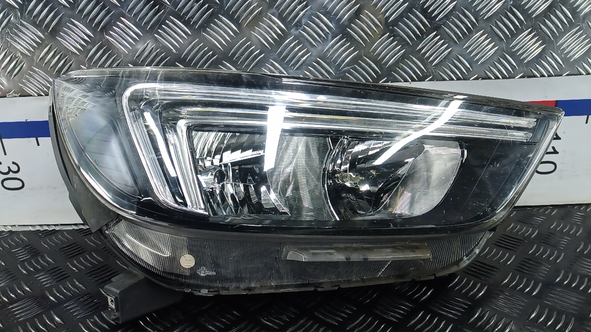Фара правая Opel Mokka 1