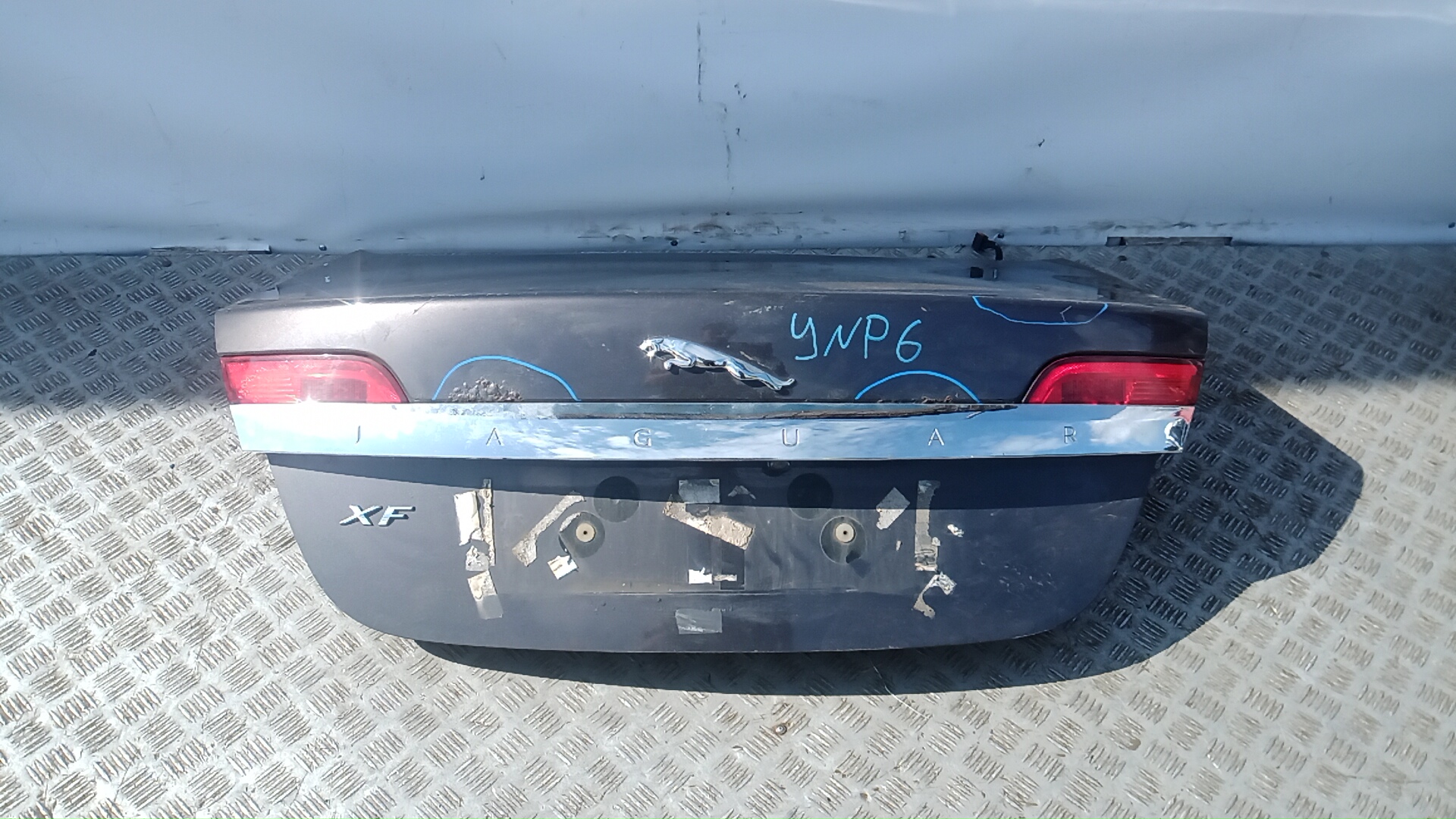 Крышка багажника Jaguar XF (X250)