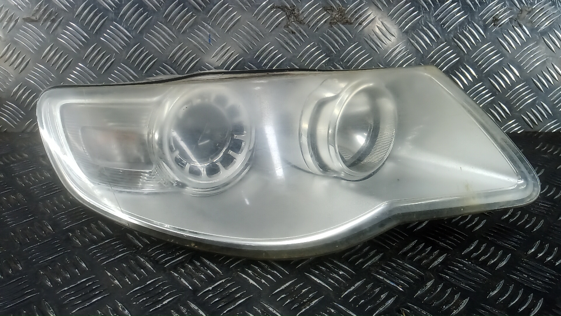 Фара правая Volkswagen Touareg 7L