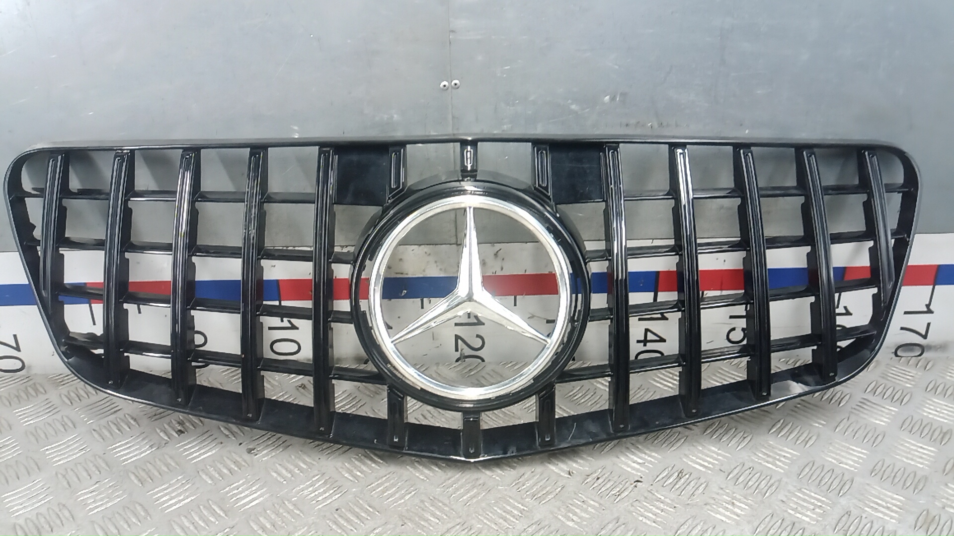 Решетка радиатора Mercedes-Benz E-Class W212