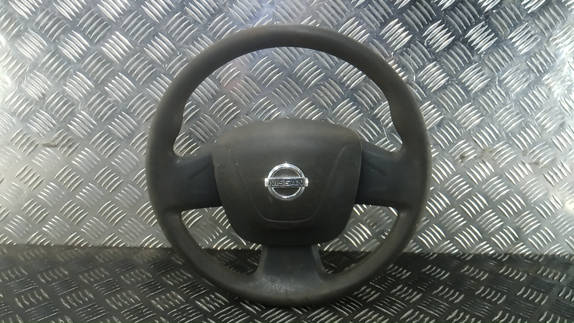 Руль Nissan NV400