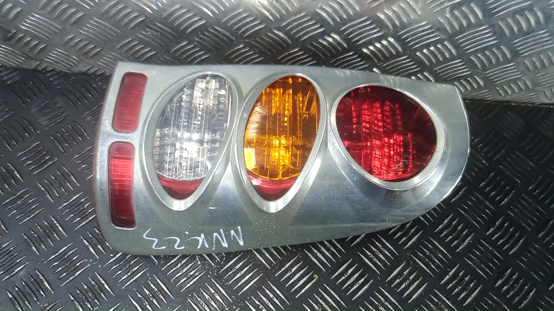 Фонарь задний правый Toyota Hilux RN70
