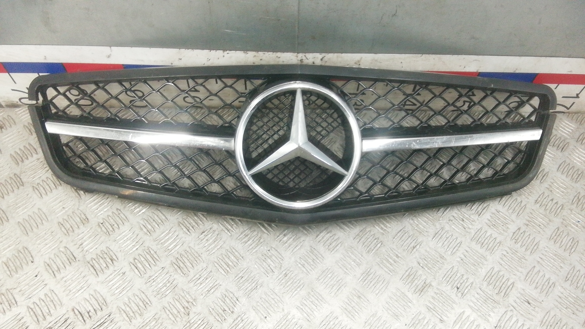 Решетка радиатора Mercedes-Benz C-Class W204