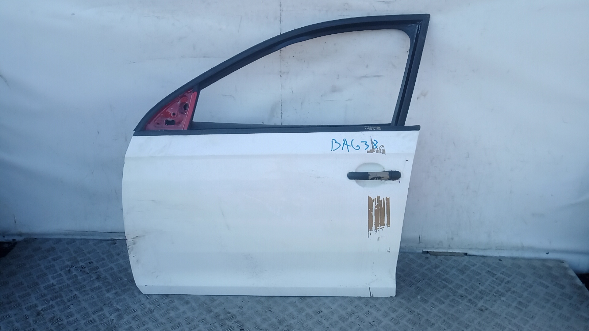 Дверь передняя левая Skoda Rapid