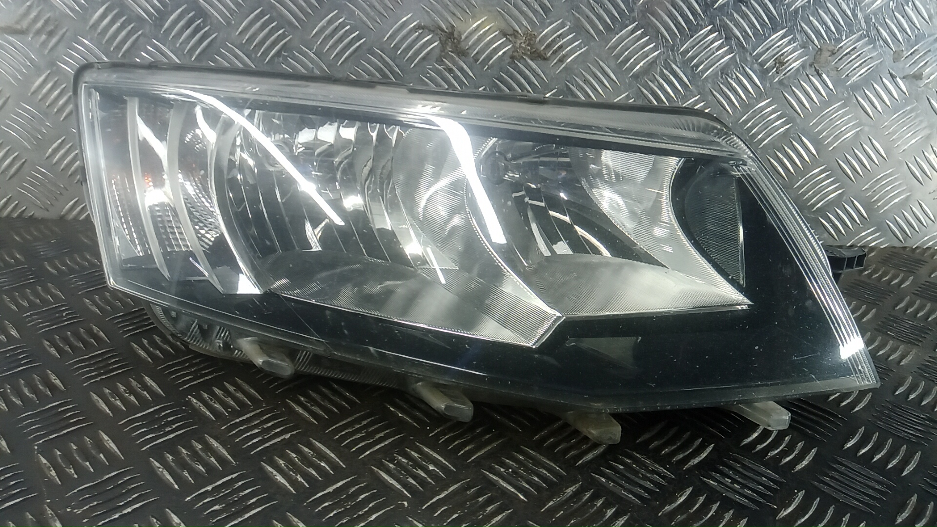 Фара правая Skoda Octavia A7
