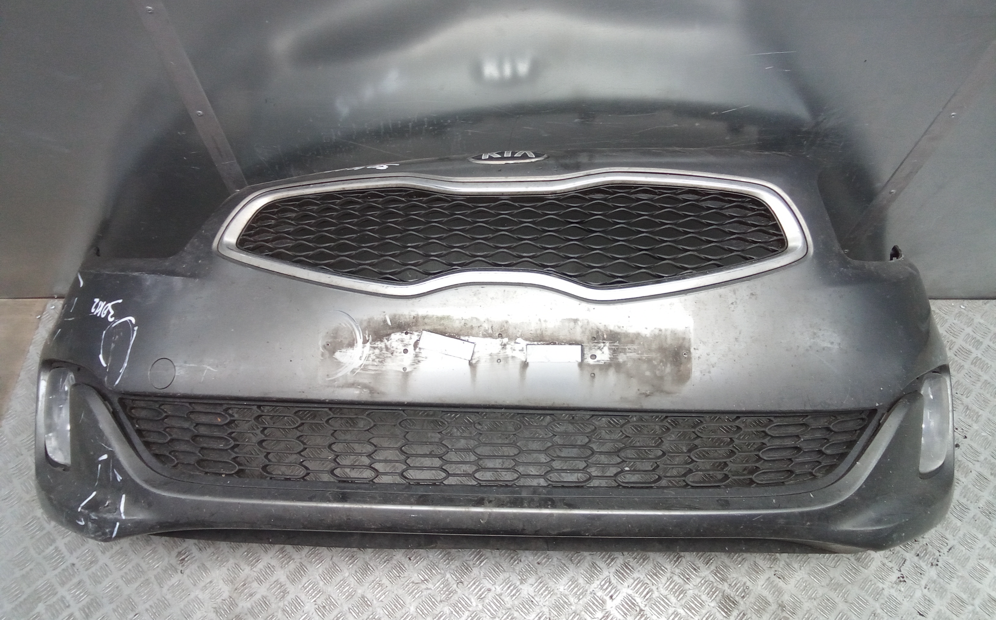 Бампер передний Kia Carens 4