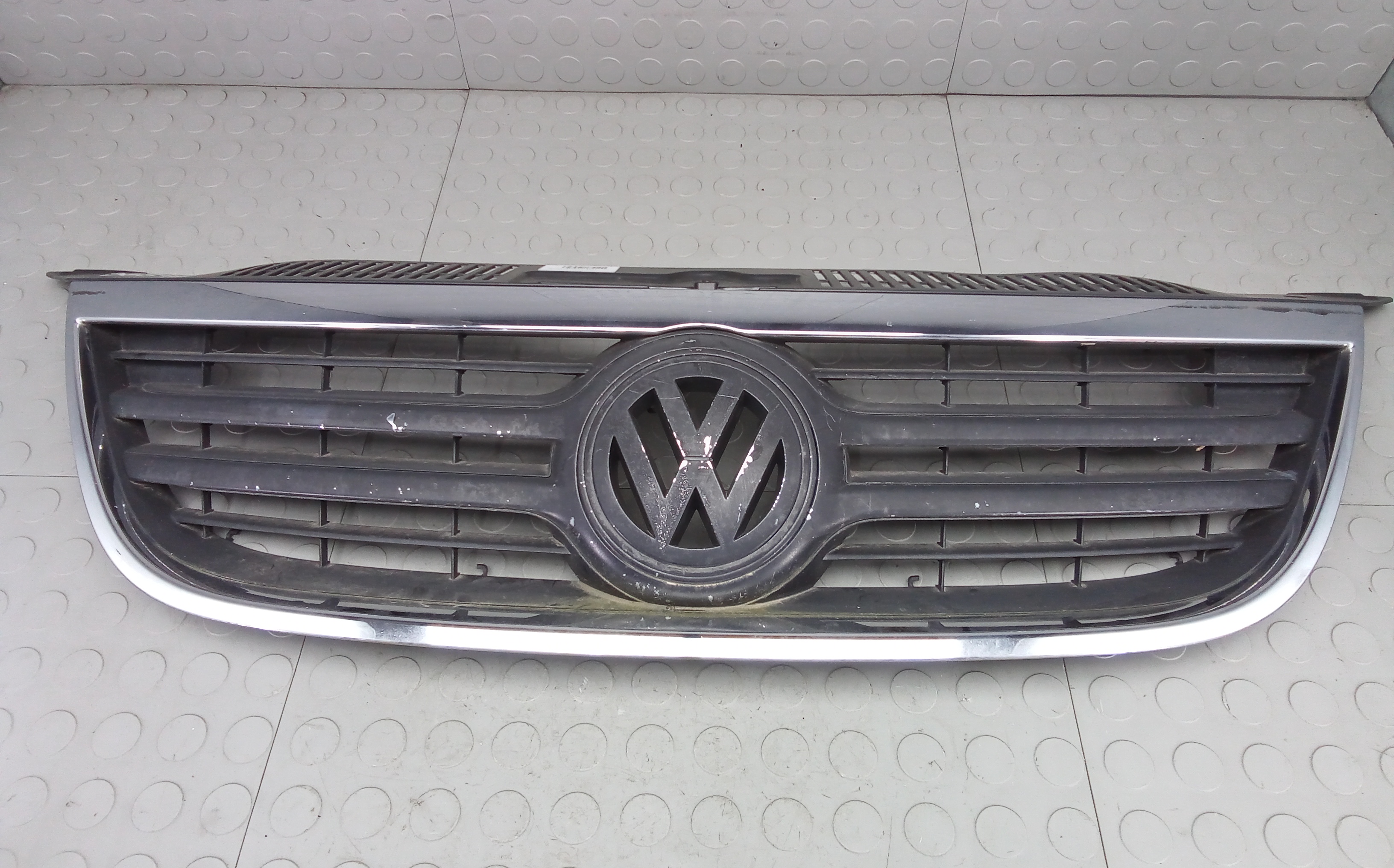 Решетка радиатора Volkswagen Tiguan 1