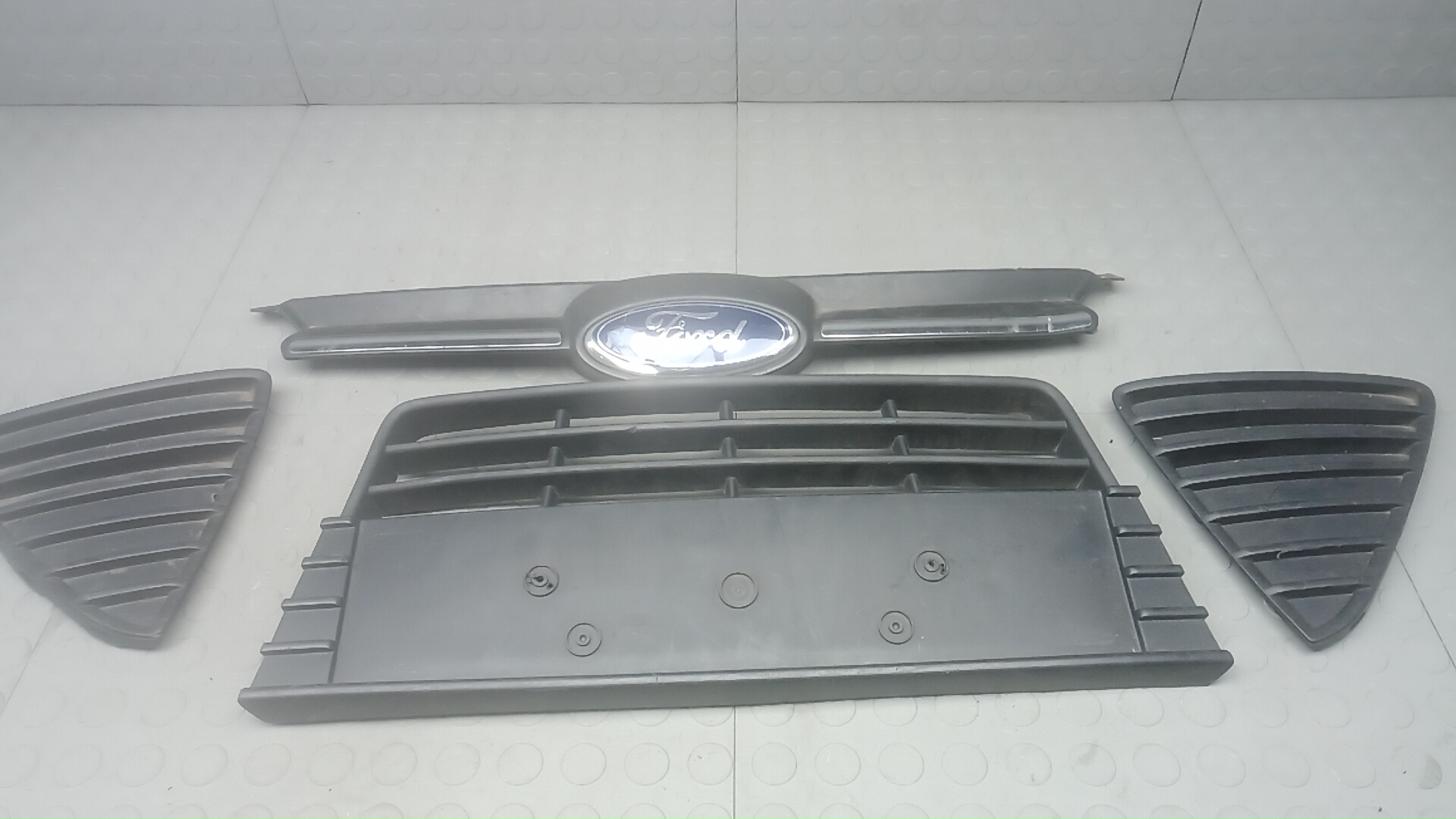 Решетка радиатора Ford Focus 3