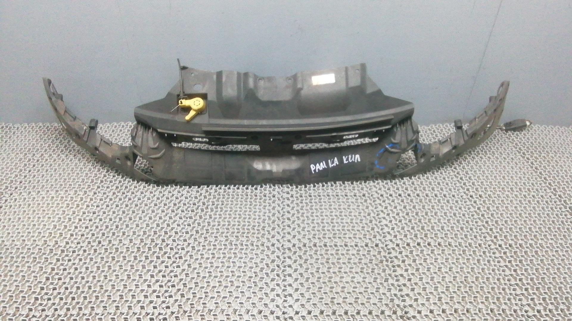 Рамка капота Ford Focus 3