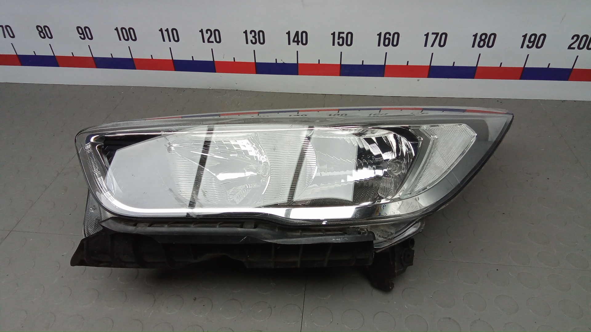 Фара левая Ford Kuga 2