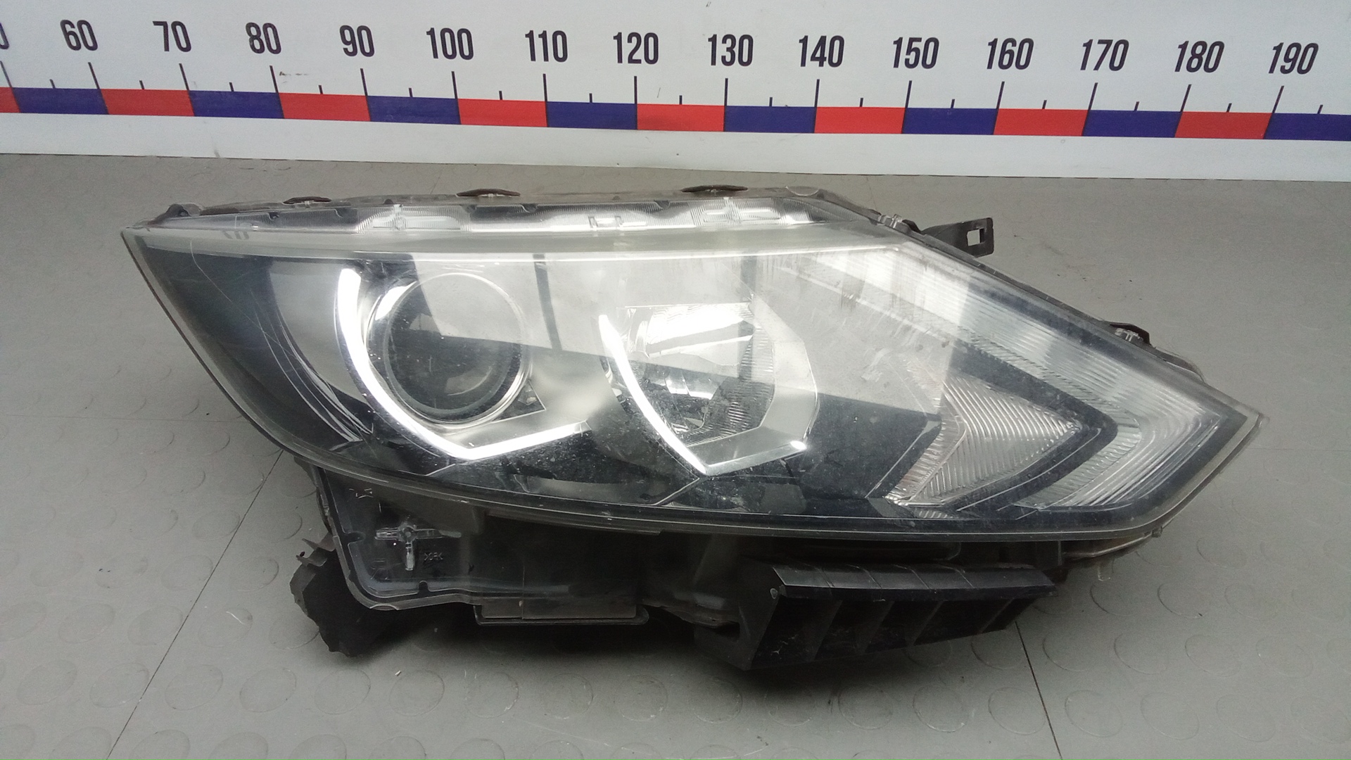 Фара правая Nissan Qashqai J11