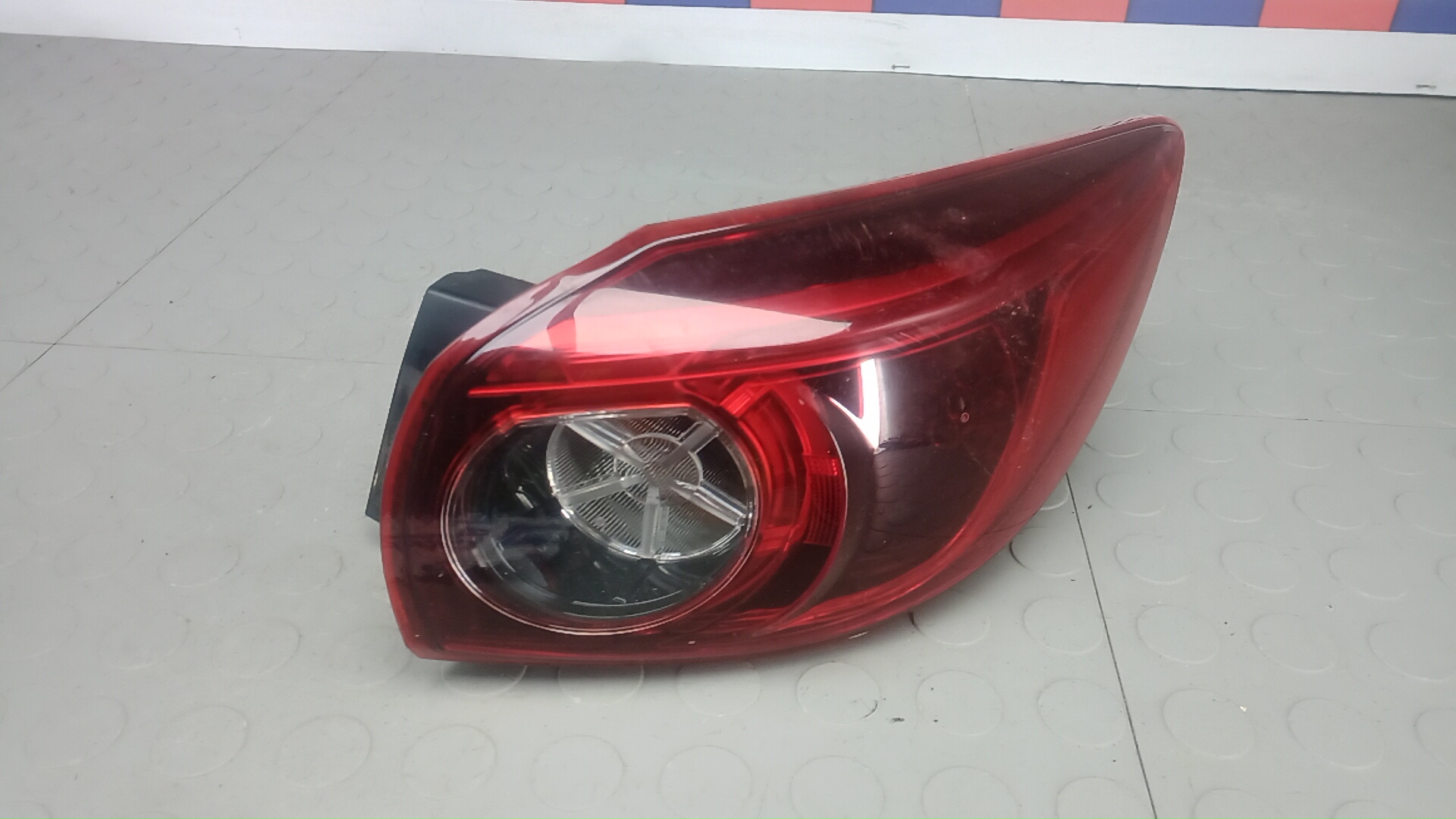Фонарь задний правый Mazda 3 BM