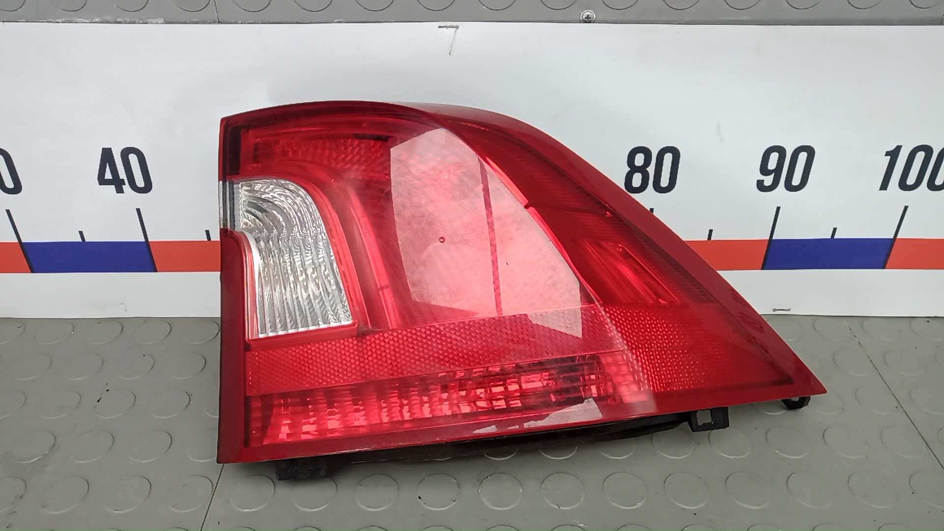 Фонарь задний правый Volvo S60 2