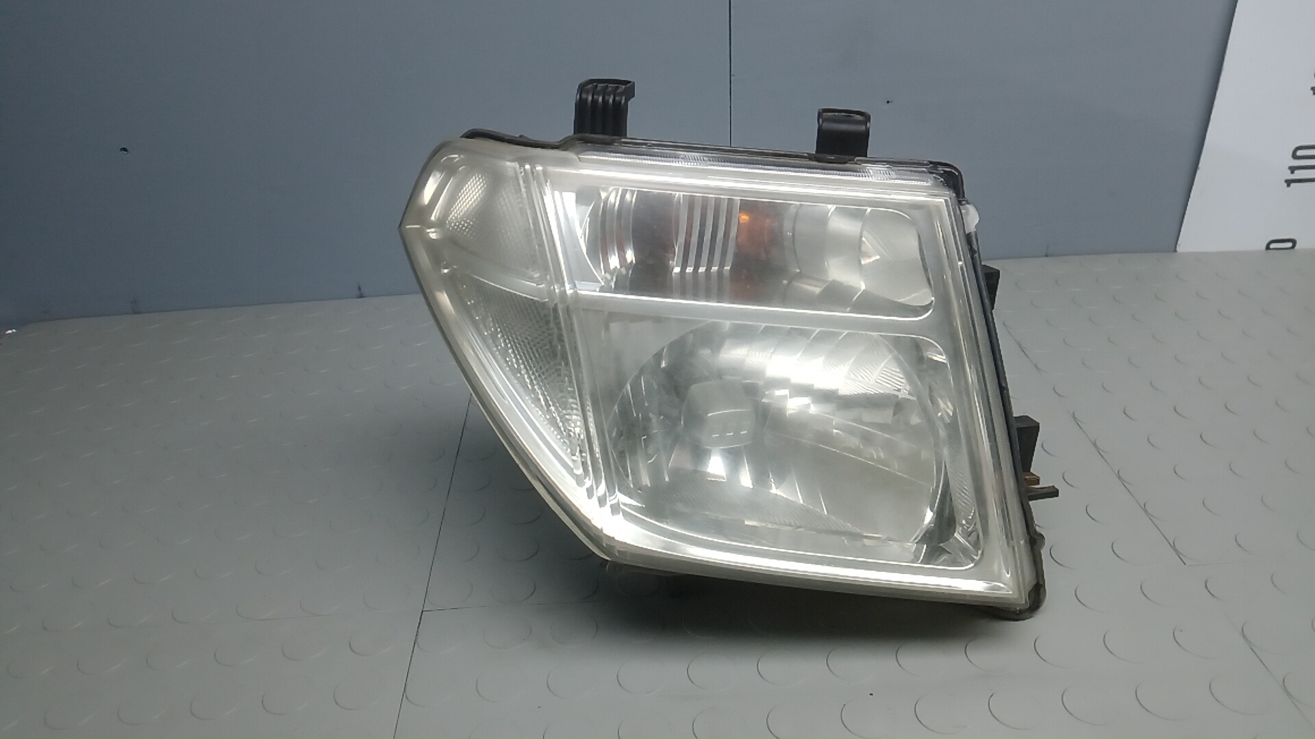 Фара правая Nissan Pathfinder R51