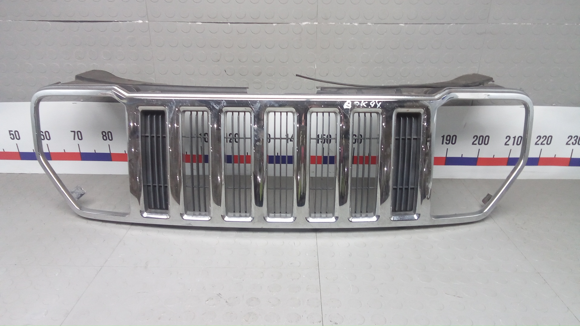 Решетка радиатора Jeep Cherokee KK