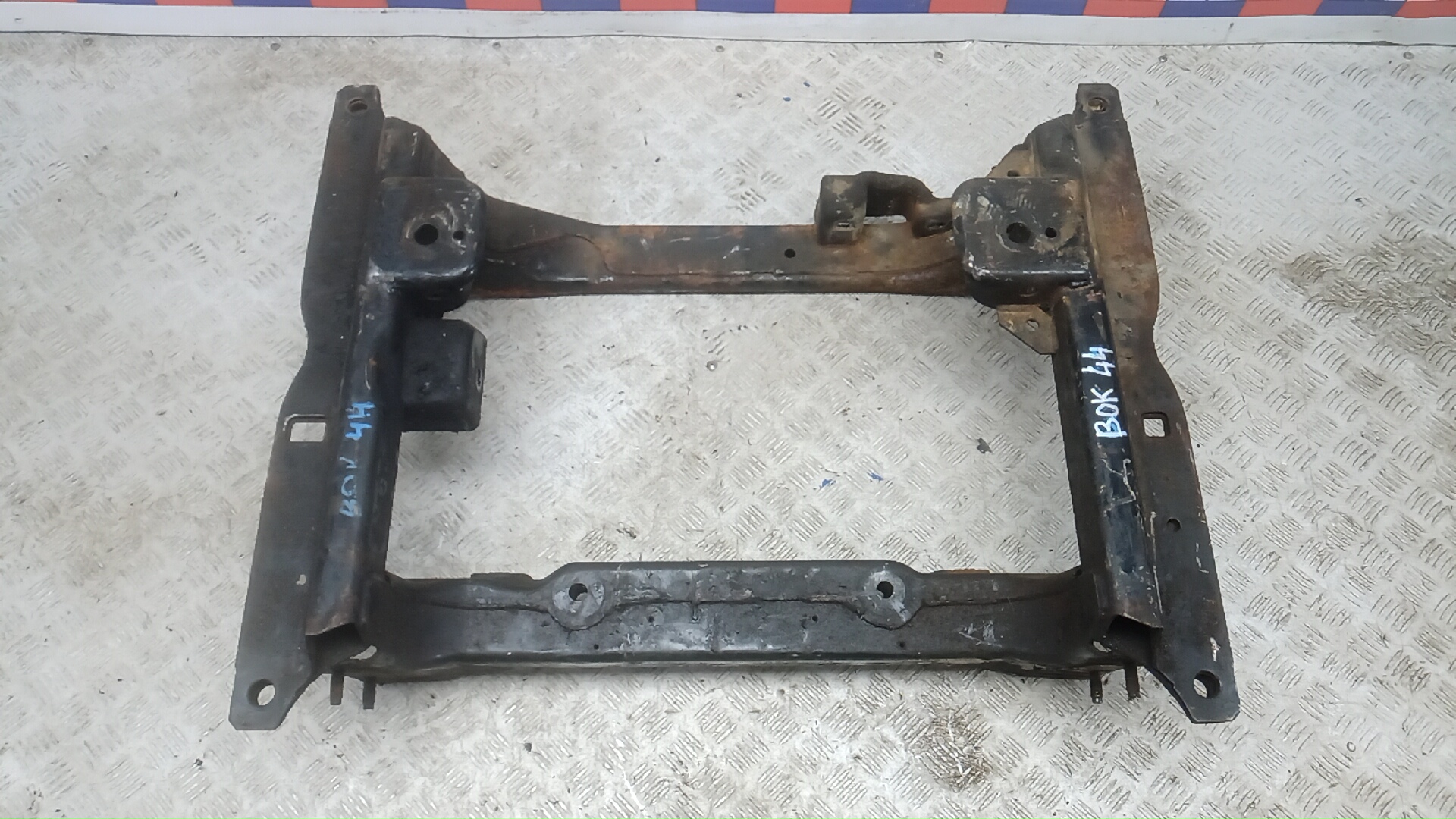 Балка подвески передняя Jeep Cherokee KK