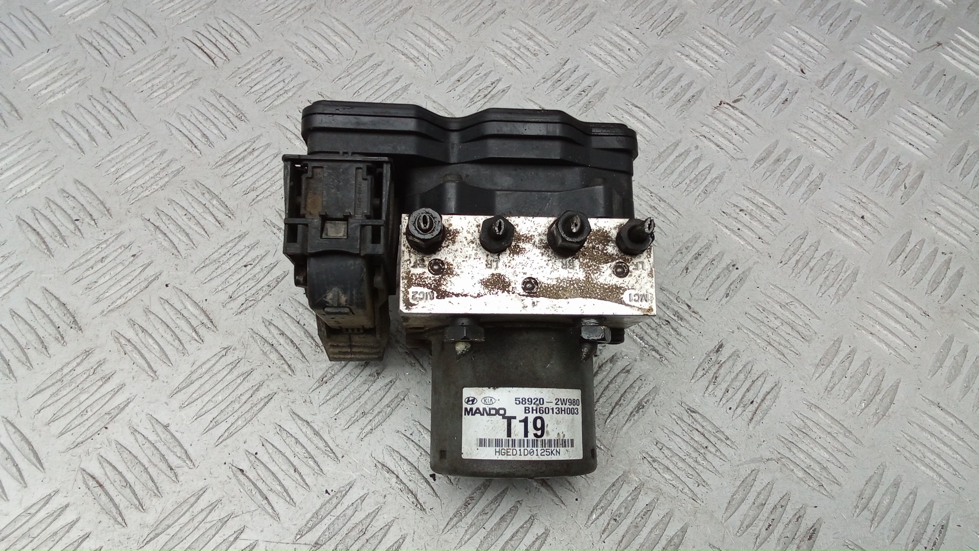 Блок ABS Hyundai Santa Fe 3