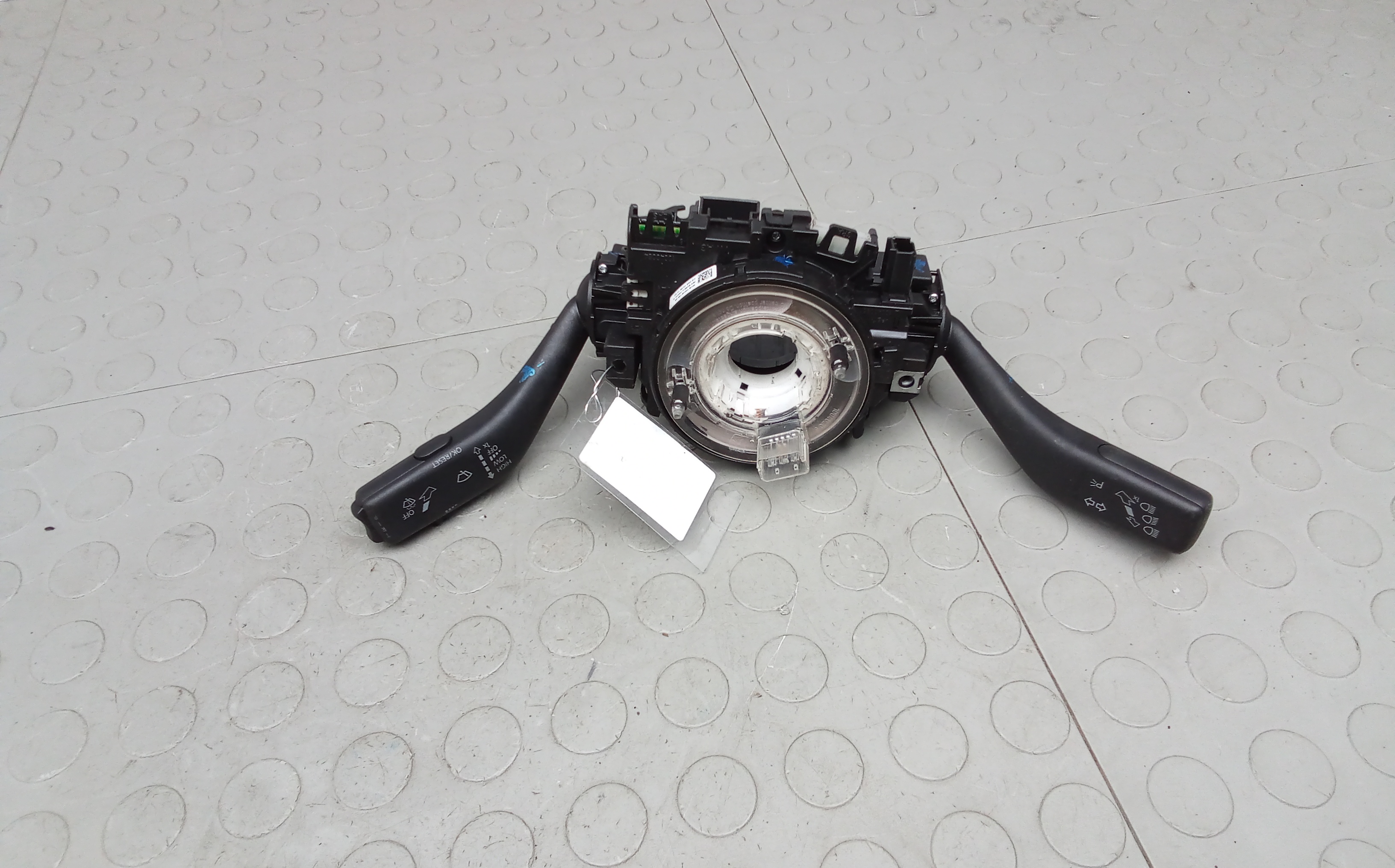 Переключатель поворотов и дворников (стрекоза) Volkswagen Jetta 6