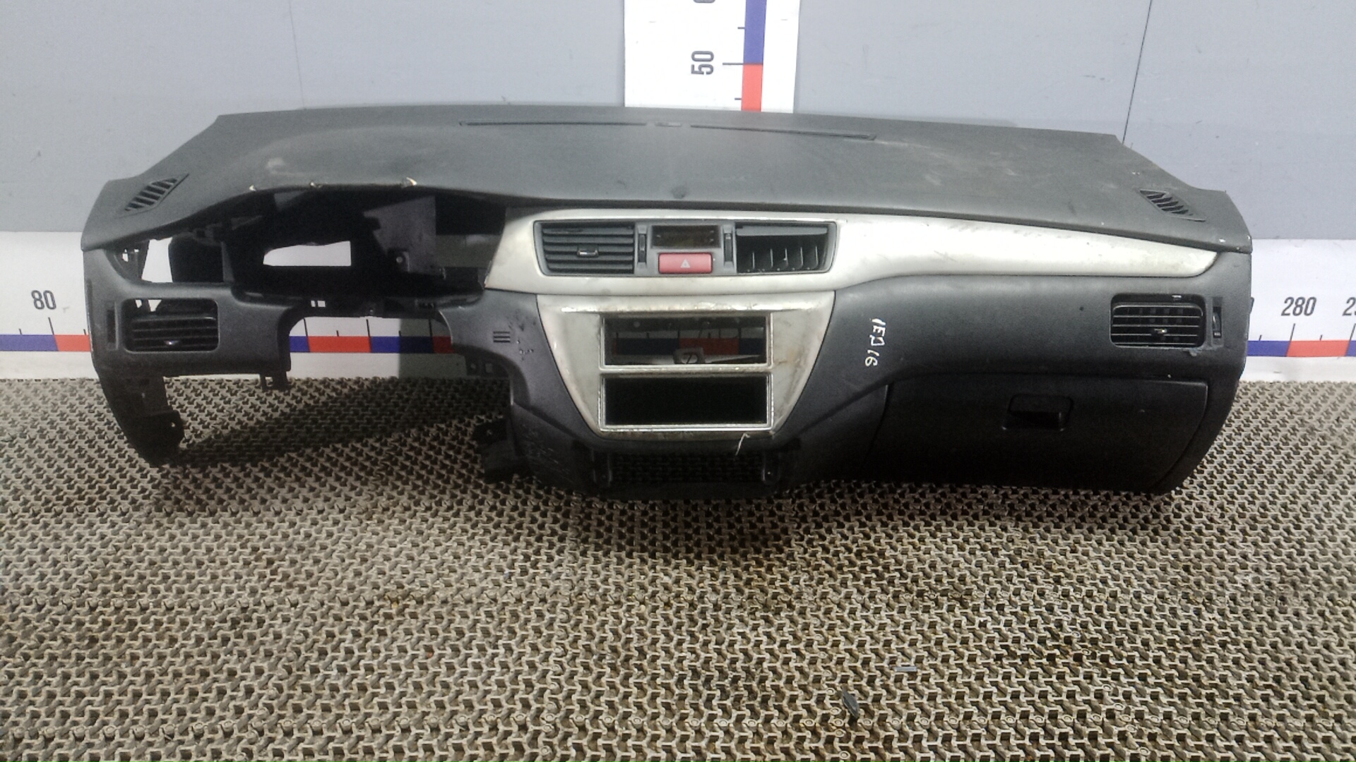 Панель приборов (торпедо) Mitsubishi Lancer 9