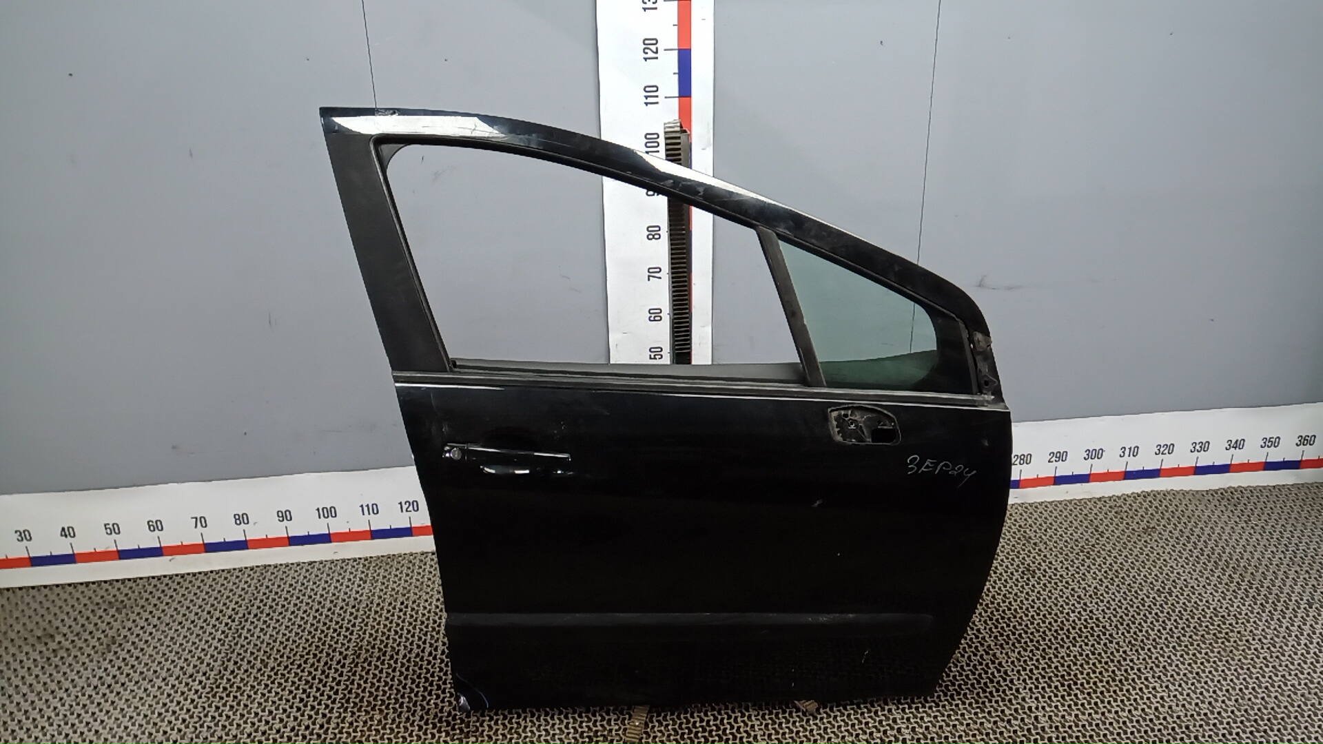 Дверь передняя правая Peugeot 308 1