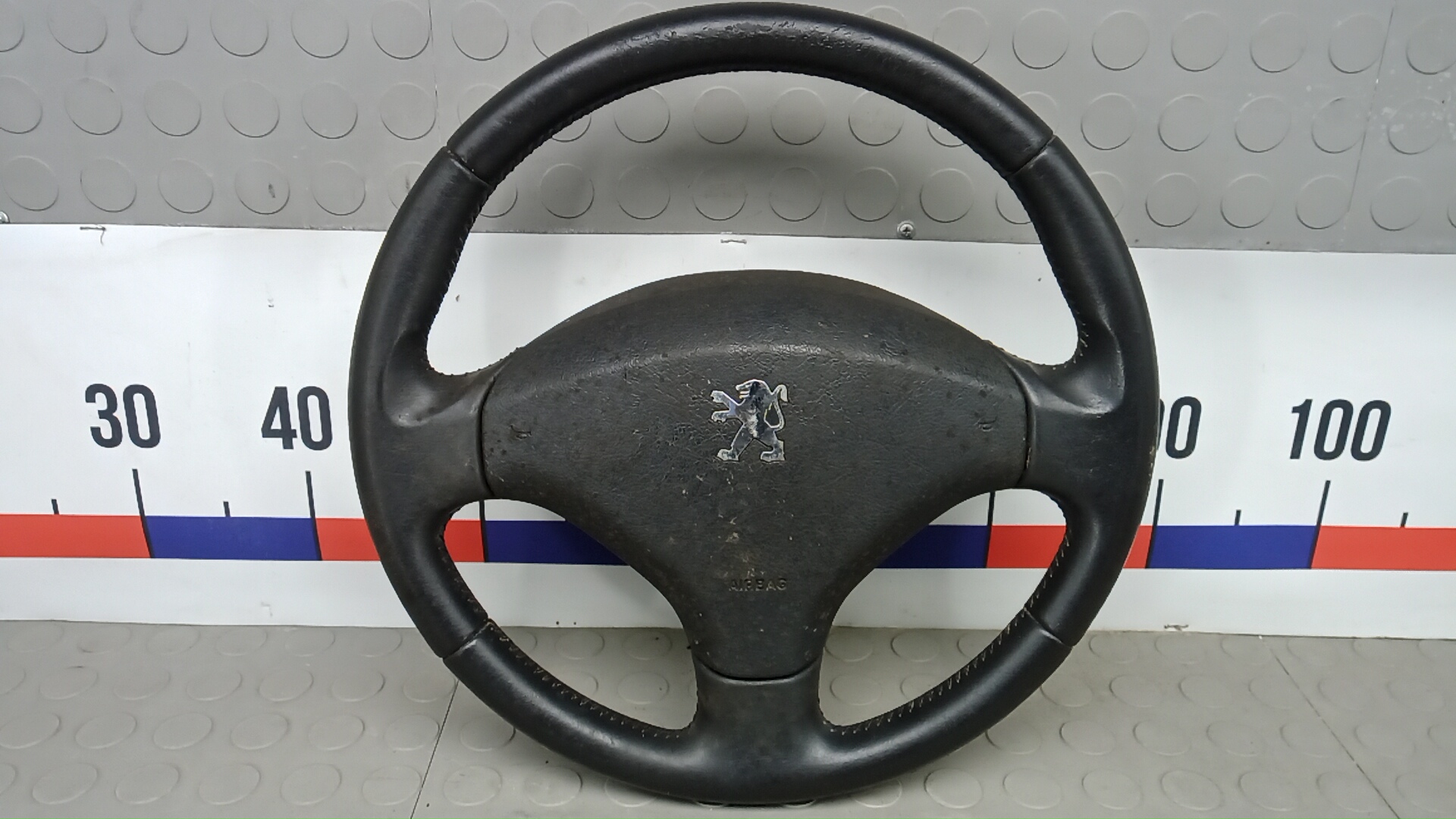 Руль Peugeot 3008 1