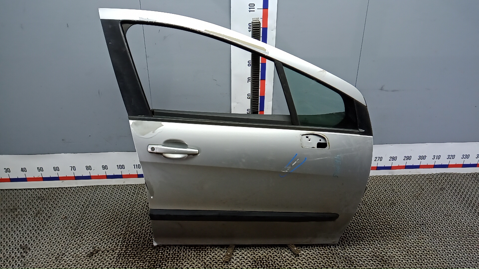 Дверь передняя правая Peugeot 308 1