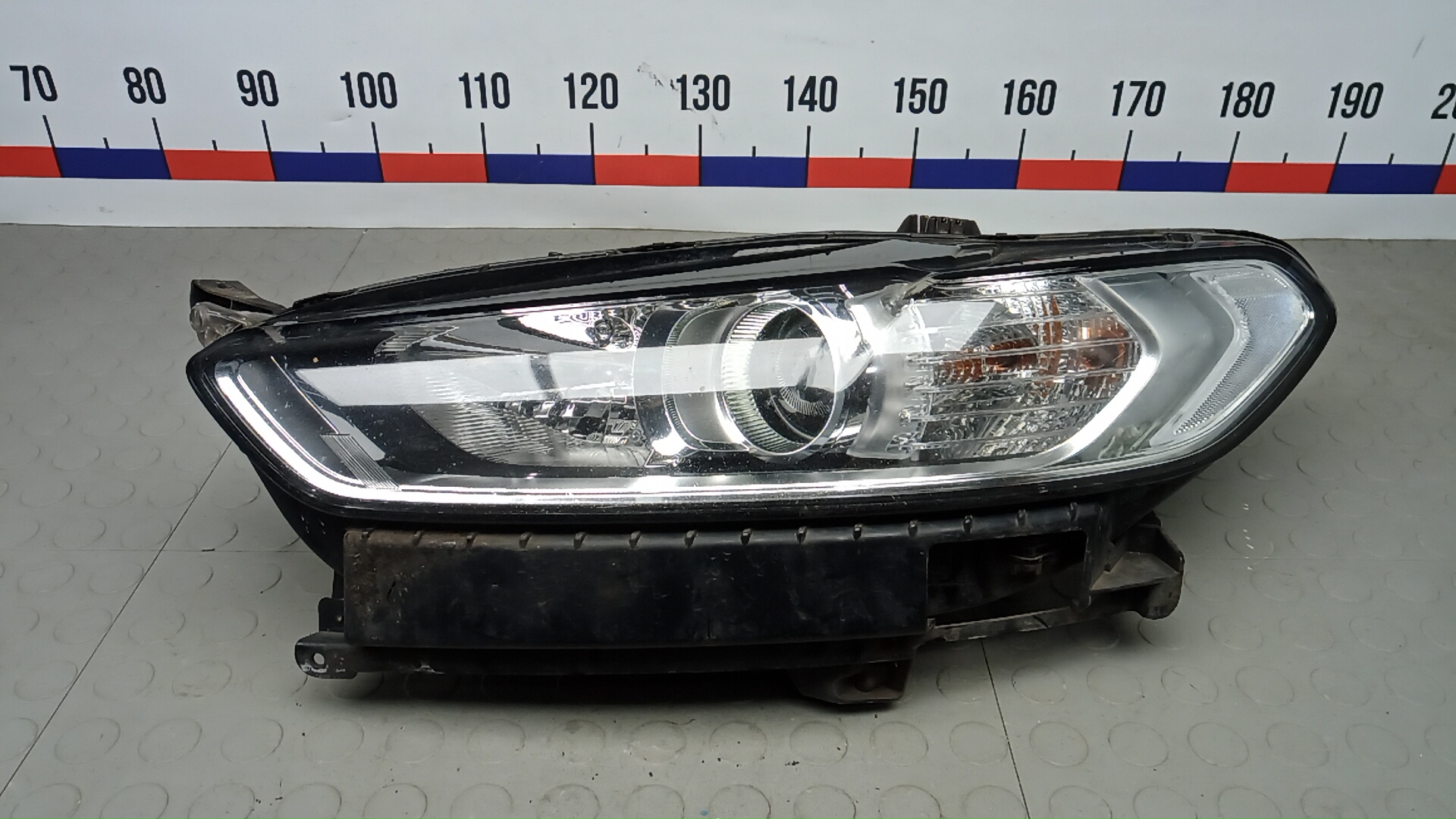 Фара левая Ford Mondeo 5