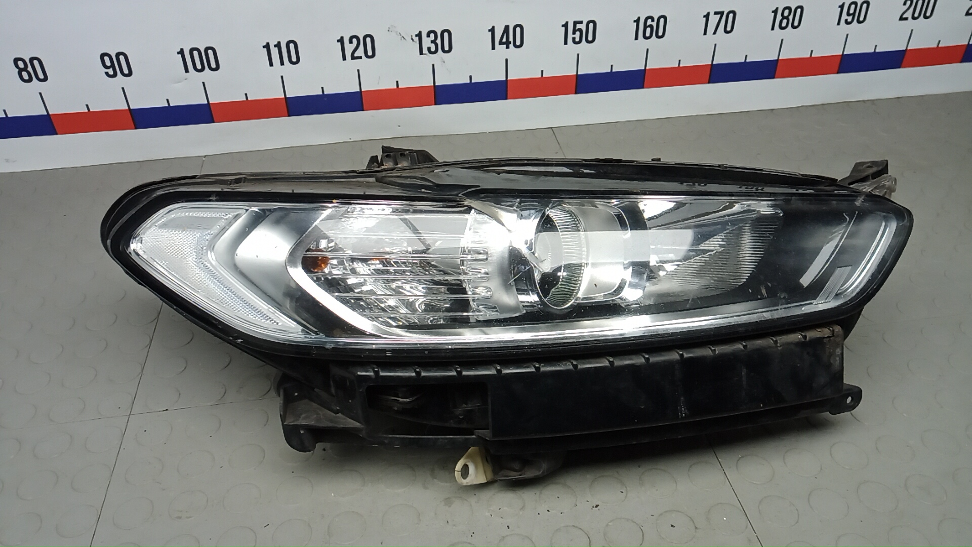 Фара правая Ford Mondeo 5