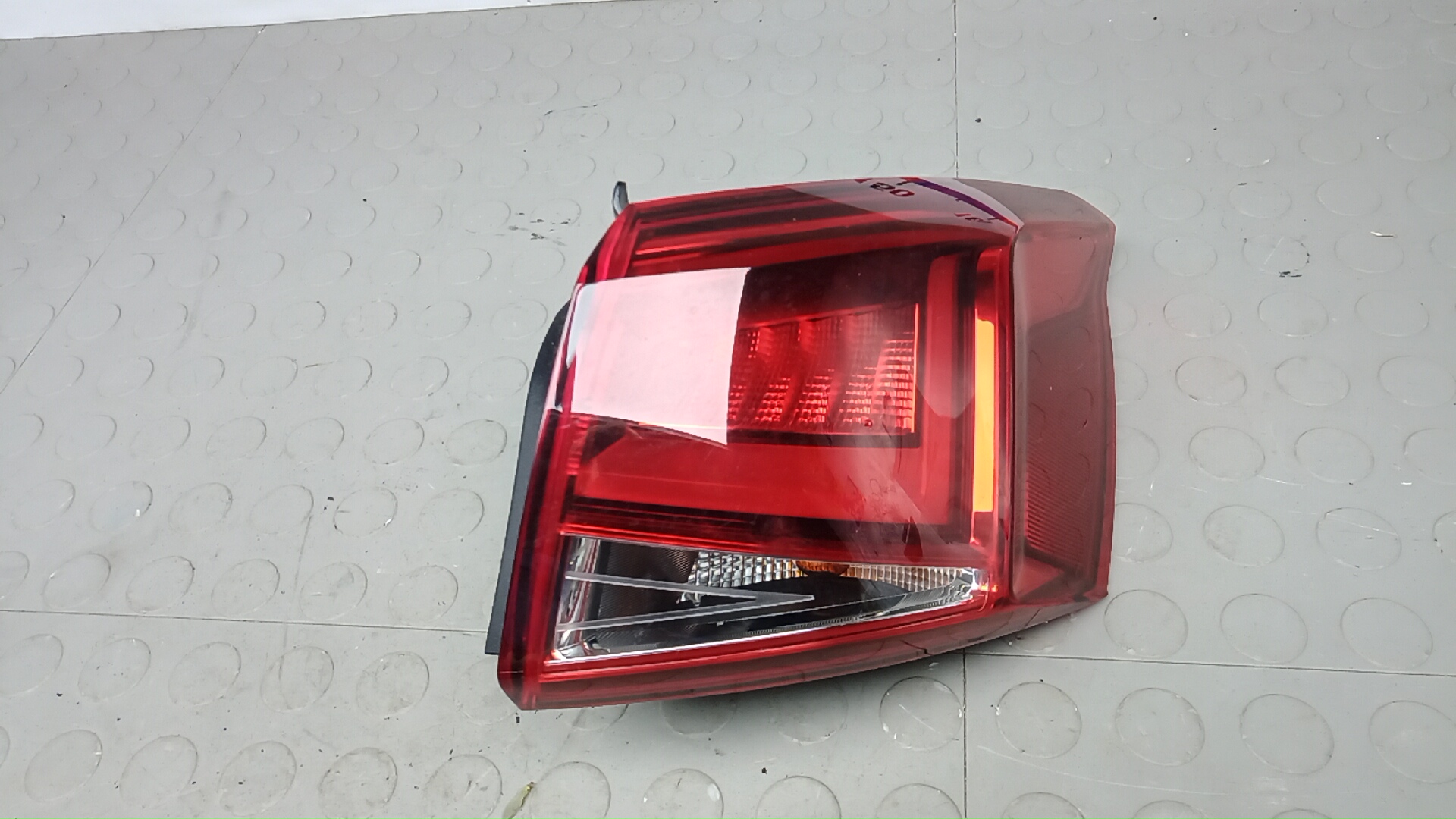 Фонарь задний правый Seat Arona